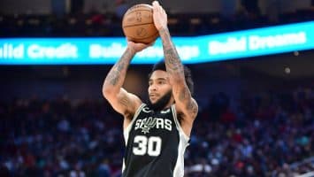 Spurs acuerdan con Julian Champagnie por tres años y 45 millones de dólares