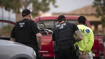 ICE cambia normas de detención migratoria a petición de contratista privado, según medio