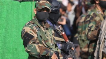 Hutíes amenazan navieras con bloquear puertos saudíes