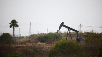 El petróleo de Texas sube un 9,4 % ante el bloqueo naval de Estados Unidos a Irán