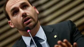 Un hijo de Bolsonaro condenado a cuatro años de cárcel en Brasil por hacer lobby por su padre en EEUU