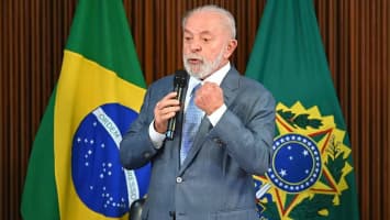 Lula asiste al inicio de las obras del mayor puente latinoamericano sobre el mar en Brasil