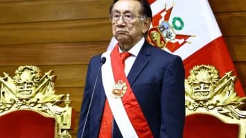 Presidente interino de Perú asegura que no pide pago vitalicio sino nivelación de pensión