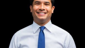 Omar Fernández reconoce labor de médicos dominicanos en Venezuela y destaca rápida respuesta del Gobierno