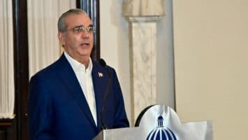 Abinader pide más tiempo para consensuar reforma laboral; diputados devuelven proyecto a comisión