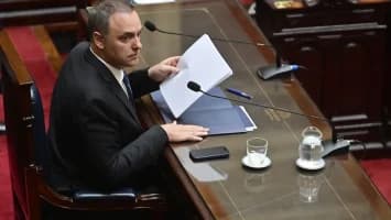 Adorni, jefe de Gabinete de Milei, renuncia tras meses de escándalos de corrupción