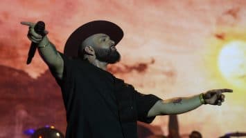 Carín León pide apoyar a Venezuela en el primer concierto del estadio del Inter Miami