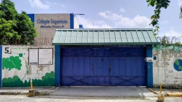 Padres de estudiantes del Colegio Ingenium exigen respuesta del Minerd tras cierre inesperado del centro