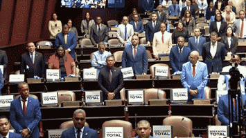 Diputado Espinal pide minuto de silencio por el fallecimiento de Alex Bueno