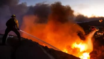 Un incendio forestal en Riverside, California, quema más de 809 hectáreas