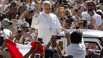 El papa pide a los cardenales un apoyo «fuerte, explícito y público» al abrir consistorio