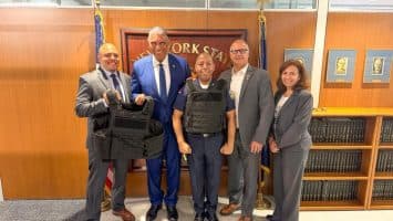 Consulado General de RD en Nueva York recibe donación de 849 chalecos antibalas