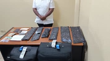 Capturan extranjero en Aeropuerto del Cibao con seis paquetes de presunta cocaína
