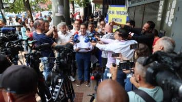 Venezolanos piden a EEUU interceder para evitar muertes de familiares de presos políticos