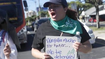 Los feminicidios en El Salvador aumentan un 18 % entre enero y mayo de 2026, con 13 casos