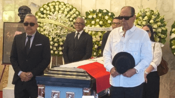 Villalona en funeral de Alex Bueno: «Uno de los mejores que ha pasado por mi orquesta, me quedan pocos»