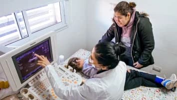 Cómo aprovechar la inteligencia artificial y la innovación para cerrar las brechas en la salud
