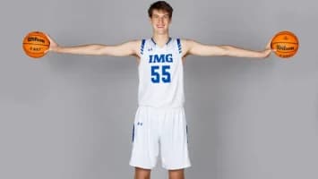 El “gigante” del baloncesto Olivier Rioux sorprende durante su visita en RD