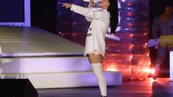 Katy Perry divierte con su universo tecnológico e interactivo en España
