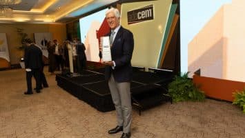 Adocem reconoce a Mariano Briceño Yépez por 50 años de liderazgo e innovación en el sector construcción