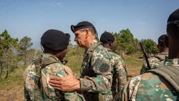 Comandante del Ejército supervisa puestos fronterizos y obras de infraestructura militar en la zona sur