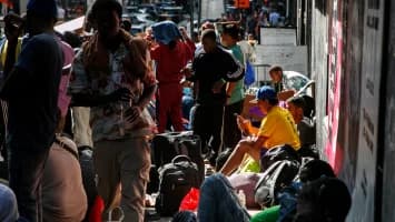 Venezolanos y haitianos en EE. UU. afianzan lucha por TPS tras sismos y fallo del Supremo