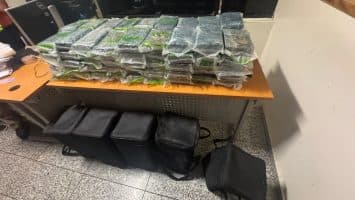 Ocupan 90 paquetes de presunta cocaína en el AILA; hay 11 arrestados