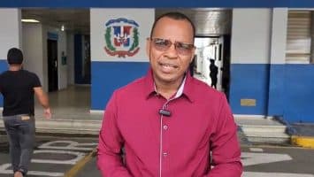 (VIDEO) Director Acosta prohíbe la entrada de la prensa a sede policial de SFM