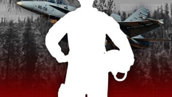 Piloto sale ileso tras eyectarse antes de que un F-18 se estrellara en zona forestal de Washington