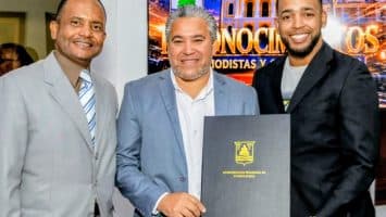 Reconocen a productor Enmanuel Reyes por aportes a la comunicación en Puerto Plata