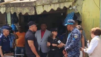 Fiscal Rosalba Ramos encabeza recorrido en Villa Consuelo para prevenir violencia y criminalidad