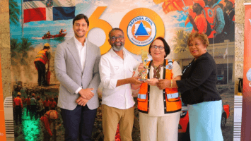Reconocen trayectoria de más de tres décadas de directora de la Defensa Civil de San Juan