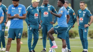 Ancelotti ‘mima’ a Vinícius en el entrenamiento de Brasil