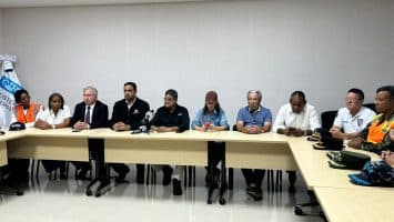 Continúan labores para sofocar incendio en hotel de Bayahíbe; causas están bajo investigación
