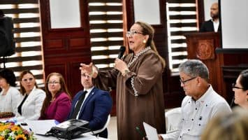 Gobernadora Rosa Santos presenta programa de Concientización, Prevención y Educación de la Violencia de Género