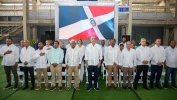 Presidente Abinader entrega 1,099 títulos de propiedad que benefician a más de 4,000 personas de Villa Linda