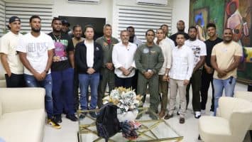 Gobierno trae al país primer grupo peloteros dominicanos varados en Venezuela