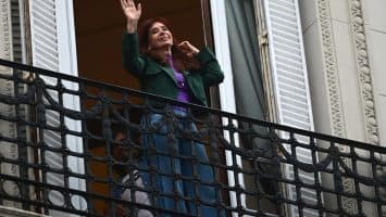 Cristina Fernández cumple un año presa y se aferra a liderazgo de un peronismo en el limbo