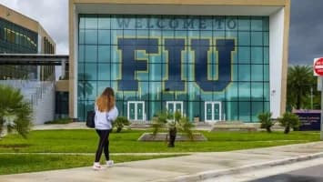 Florida prohíbe a indocumentados matricularse en sus 28 ‘colegios’ universitarios
