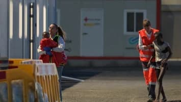 Rescatados 119 migrantes, entre ellos 4 menores, a una milla de la costa de Canarias
