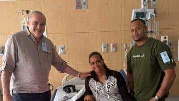 Victoria Yeb acompaña a niño dominicano que recibe tratamiento contra el cáncer en Miami