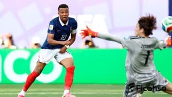 Mbappé, a uno del récord goleador de todas las copas de Messi