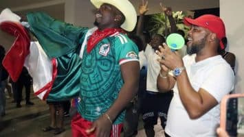 Migrantes haitianos en México viven con felicidad y nostalgia el partido ante Brasil