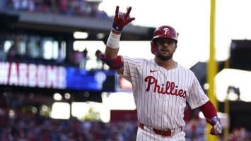 Schwarber dispara su jonrón 25 en su primer juego como 1B desde 2021