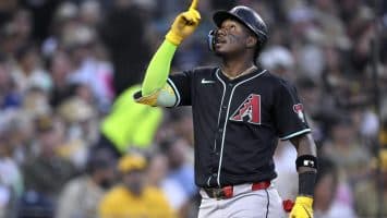 Perdomo lidera la victoria 700 triunfos de Lovullo como dirigente de Arizona