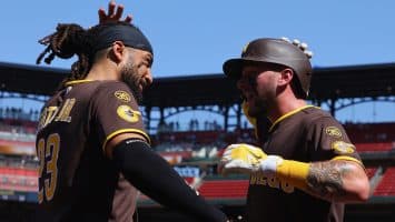 Machado y Tatis Jr. remolcan carreras en triunfo de los Padres