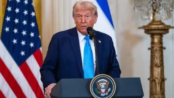 Trump evoca el triunfo de EE.UU. en la guerra contra España, que hoy «no se porta bien»