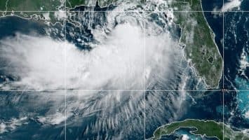 Bertha amenaza con inundaciones desde Texas hasta Florida