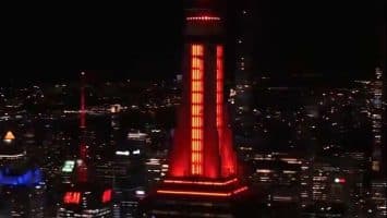 La bandera de España recubre los edificios más emblemáticos de Nueva York