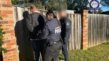 Detienen ex-trabajador de guarderías acusado de abusar de más de 100 niños en Australia